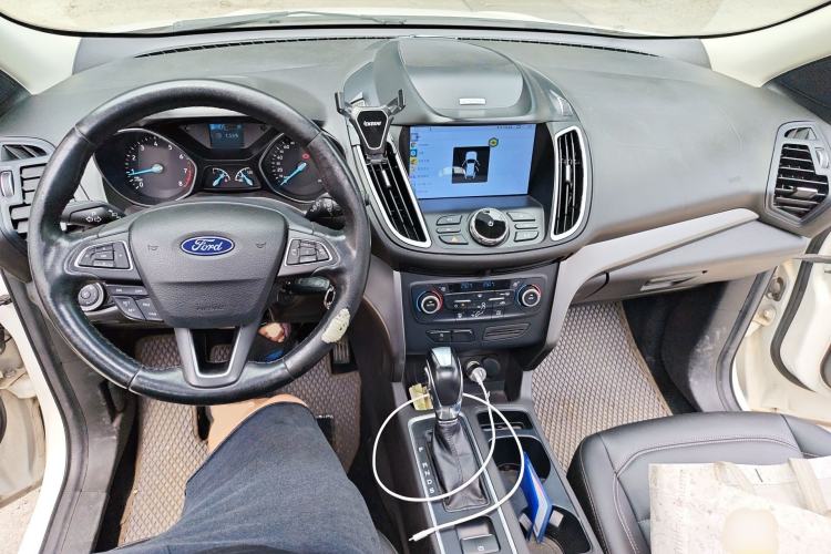 Used Ford Kuga 2018 Facelifted EcoBoost 180 Two-Wheel-Drive Platinum Wing Edition Interior 2