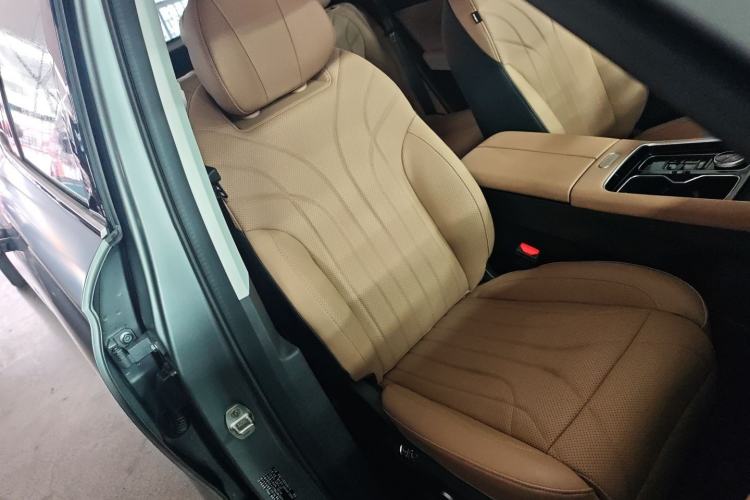 Used Chery Tiggo 8 L 2024 2.0T Two-Wheel Drive Prestige Version 5 Seats
