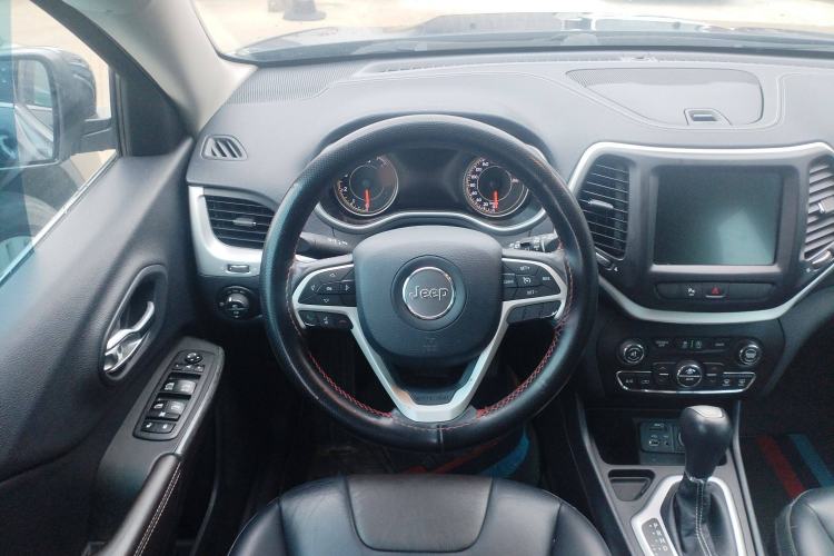 Used Jeep Cherokee 2020 2.0L Two-Wheel Drive Classic Sports Edition