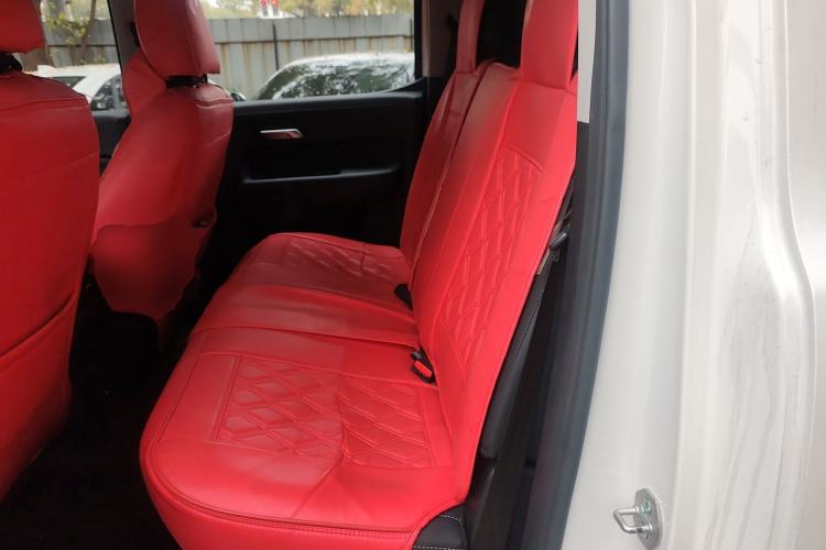 Used JMC DaDao 2023 All-Purpose Model 2.3T Diesel Automatic Two-Wheel Drive Standard Wheelbase Comfort Edition Left Rear Seat