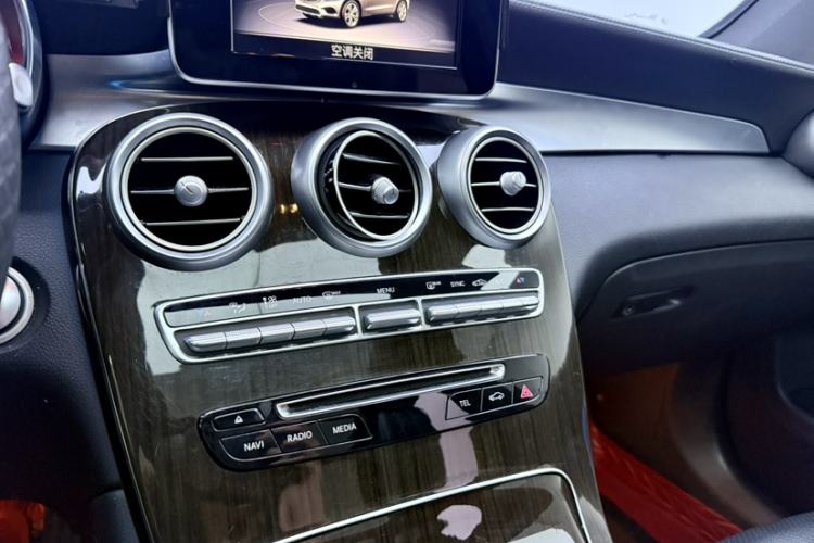 Used Mercedes-Benz GLC 2018 Facelift GLC 260 4MATIC Luxury Edition Interior 6