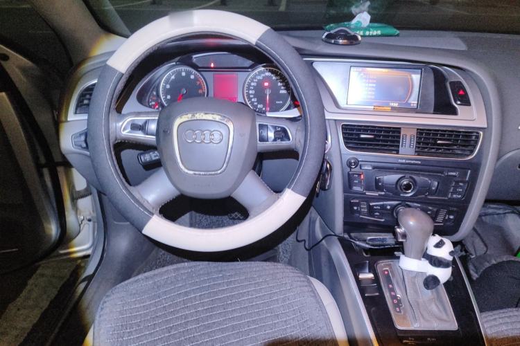 Used Audi A4L 2012 2.0 TFSI automatic standard version Steering Wheel