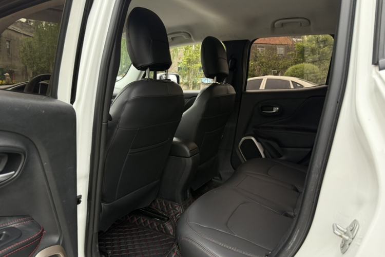 Used Jeep Renegade 2018 Connected Large Screen Version 180T Automatic Kinetic Edition+ Interior 3