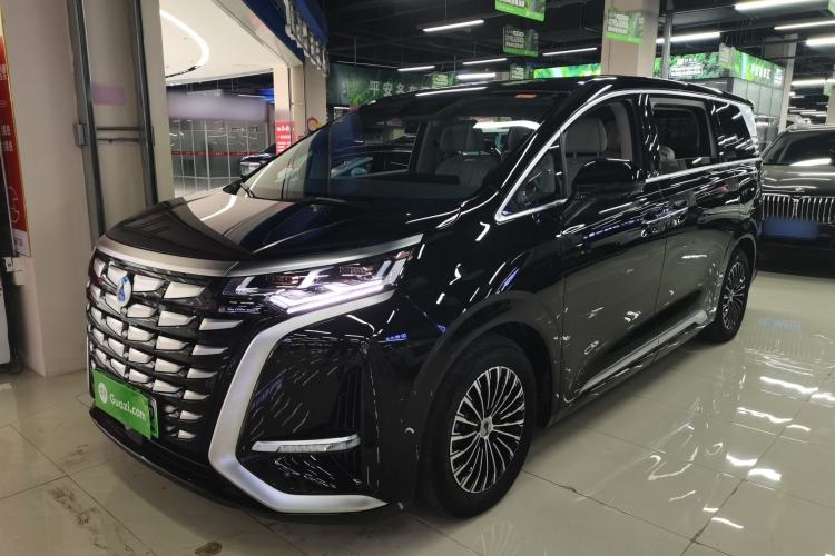 Used Denza D9 2022 DM-i 1040 Prestige Model