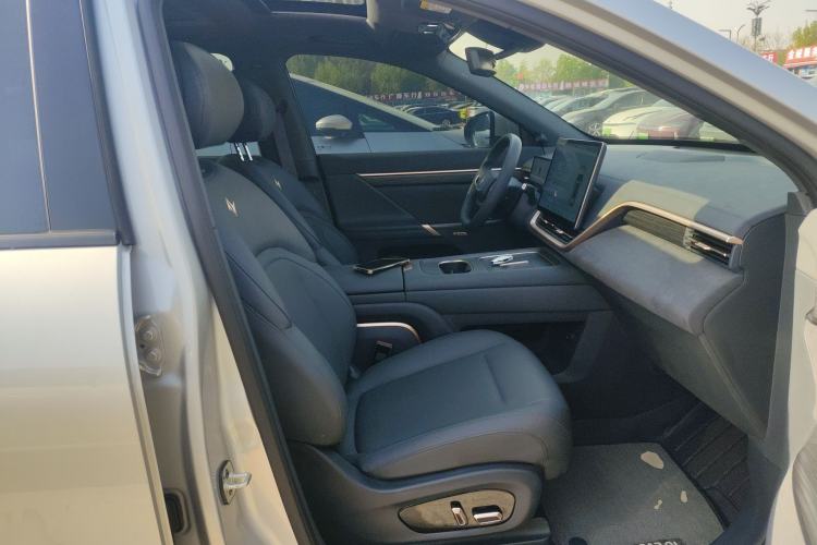 Used Dongfeng eπ eπ008 2024 210Max Range-Extended Version 6 Seats
