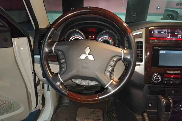 Used Mitsubishi Pajero 2018 V97 3.8L 5-Door GLS Sunroof Dual Differential – Middle East
