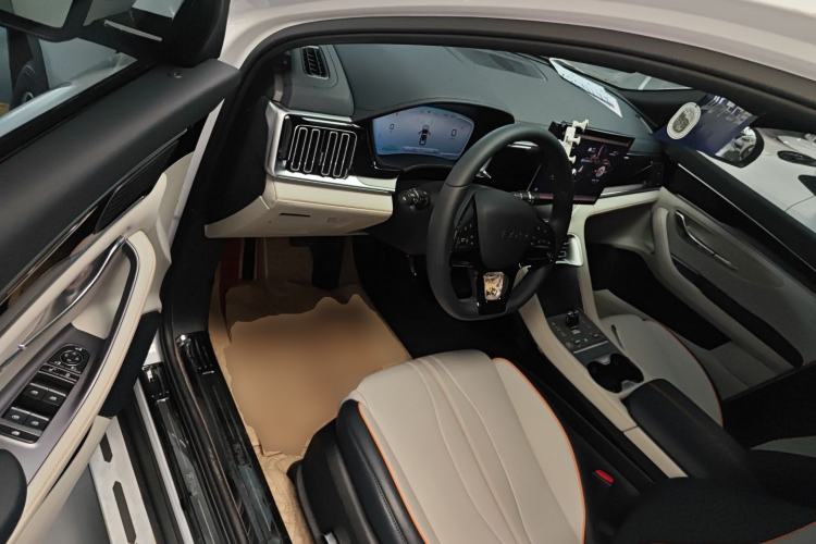 Used BYD Song PLUS New Energy 2024 HONOR Edition DM-i 110km Flagship Model Driver Seat