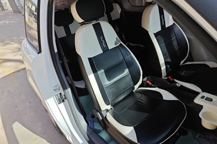 Used CHANGAN NEVO Lumin 2022 155 km – Refreshingly Sweet Edition Right Front Seat