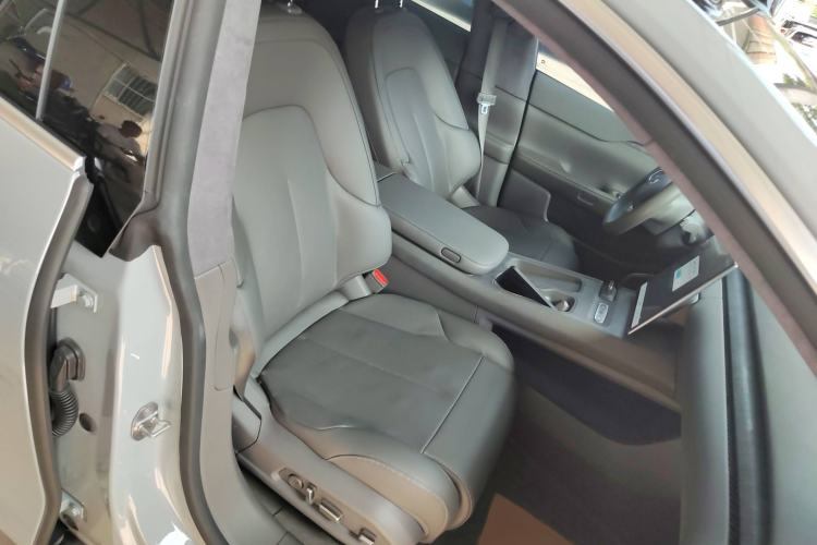 Used Nio ET7 2022 75 kWh Right Front Seat