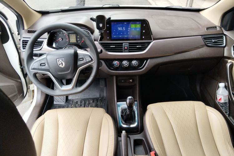 Used Baojun 310W 2017 1.5L Manual Fashion Model China V
