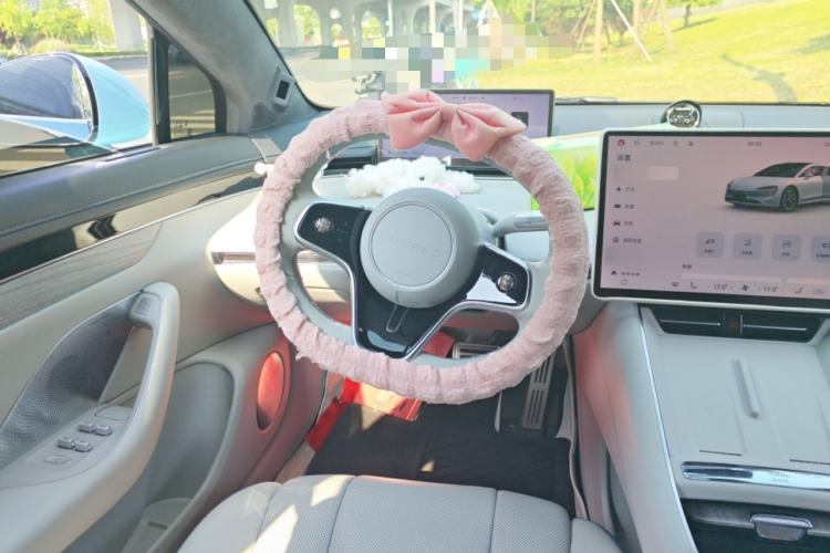 Used Hima Luxeed S7 2025 705 km Max