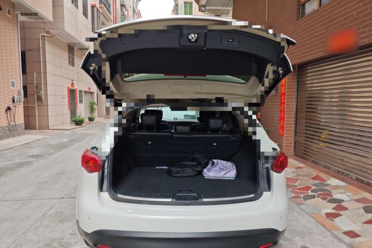 Used Infiniti QX70 2013 3.7L Standard Edition Trunk