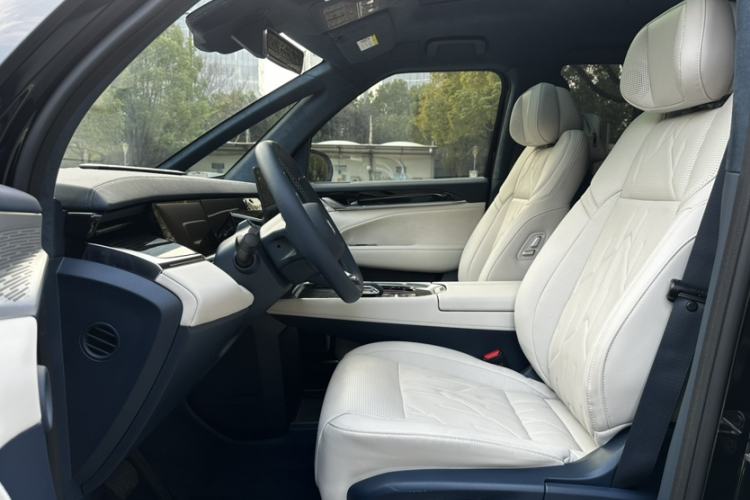 Used Zeekr 009 2024 7-Seater Aisle Version 108 kWh
