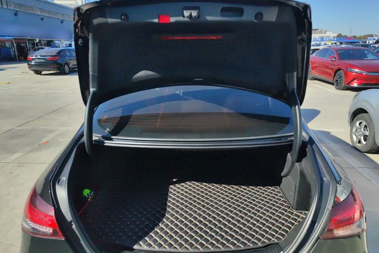 Used Mercedes-Benz E-Class New Energy 2023 E 350 e L Plug-in Hybrid Sedan
