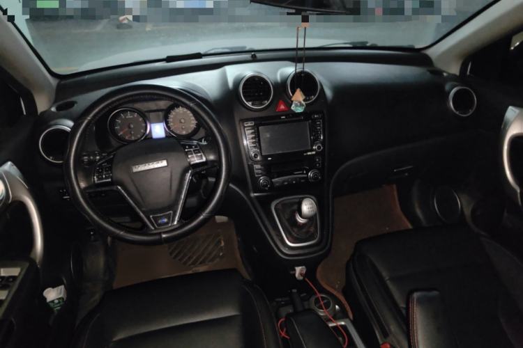 Used Haval H6 2017 Classic Edition 1.5T Manual Two-Wheel Drive Elite Model Center Console