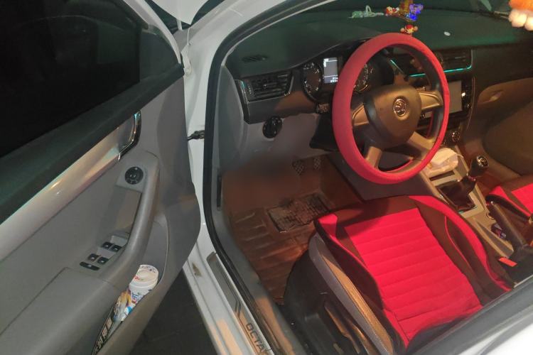 Used Skoda Octavia 2015 1.6L Manual Yijie Edition Driver Seat