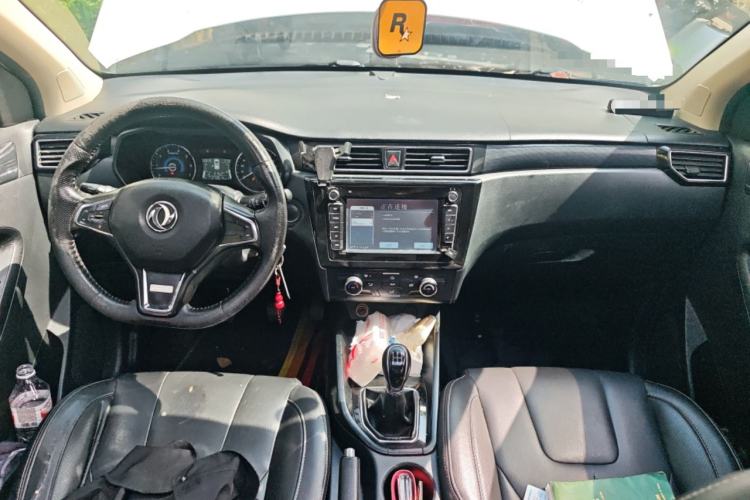 Used Dongfeng Fengon 580 2017 1.8L Manual Comfort Model Center Console