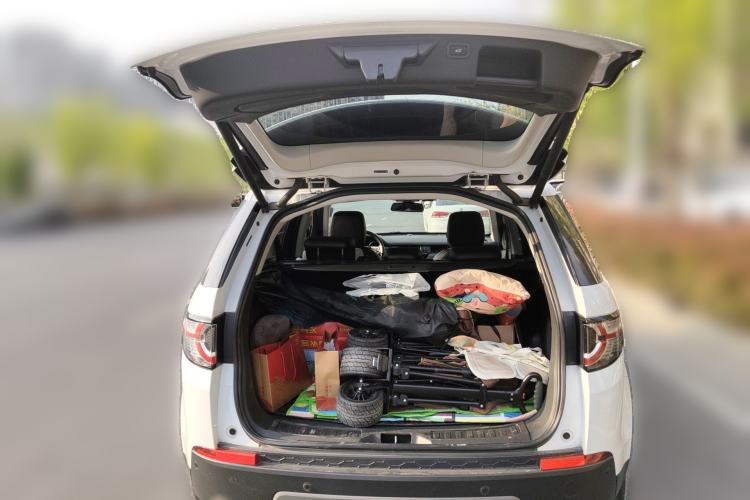 Used Land Rover Discovery Sport 2018 240 PS SE Version Trunk