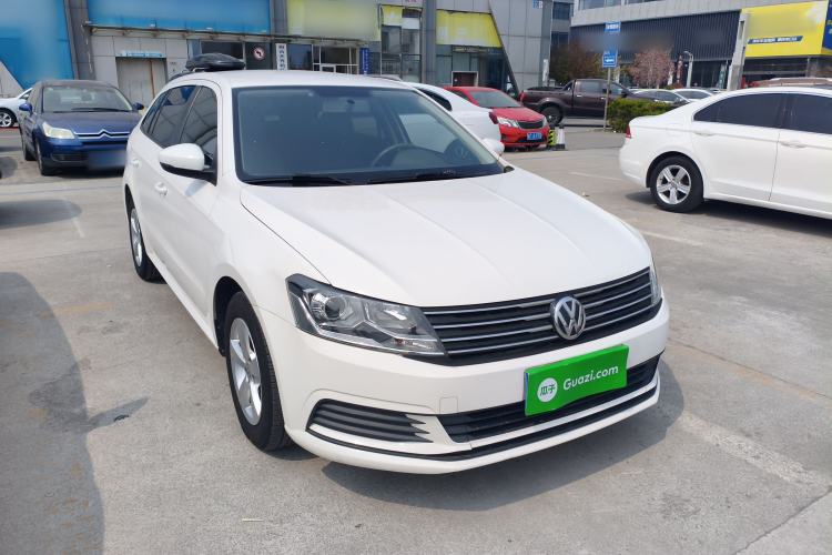 Used Volkswagen Gran Lavida 2015 1.6L Automatic Fashion Edition Front Right 45 Deg