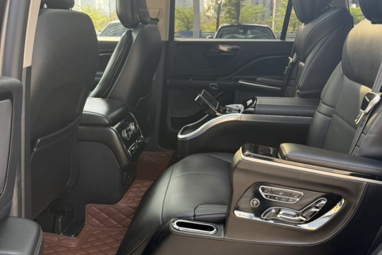 Used Lincoln Aviator 2020 3.0T V6 All-Wheel-Drive Premium Edition Interior 5