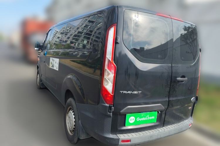 Used Ford Transit 2020 2.0T Diesel Multi-Function Commercial Vehicle Mid-Chassis Low-Roof Design with Dual Rear Doors Meeting China VI Emission Standards