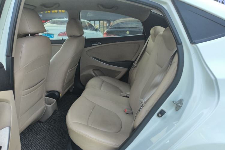 Used Hyundai Verna (older generation) 2014 1.4L Automatic Smart GLS Left Rear Seat