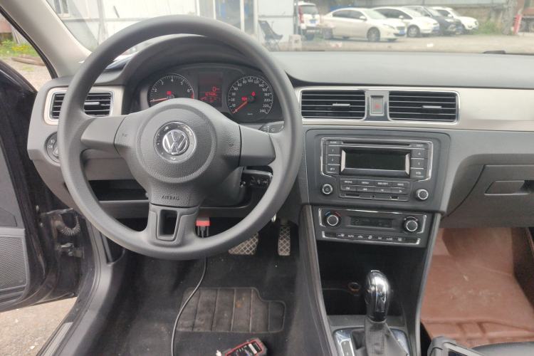 Used Volkswagen Santana 2015 1.6L Automatic Comfort Edition Center Console