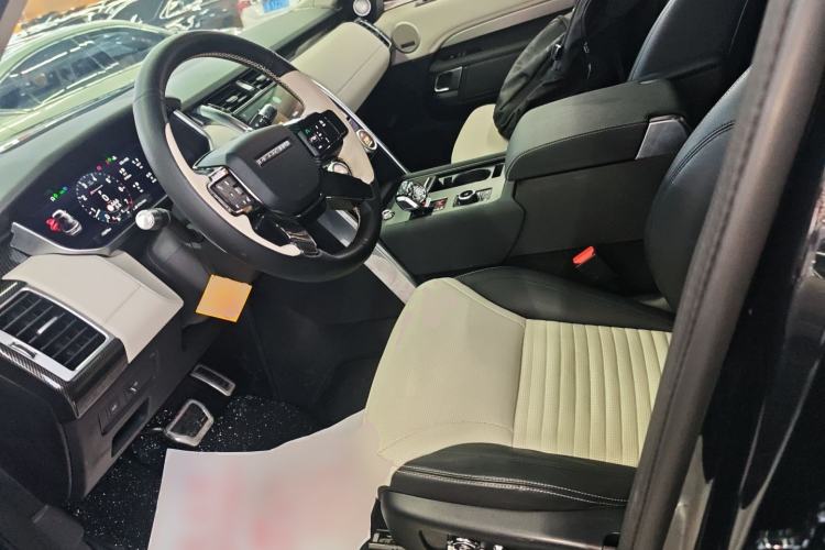 Used Land Rover Discovery 2021 360 PS R-Dynamic SE
