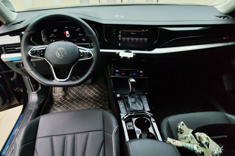 Used Volkswagen Passat 2024 380TSI Dragon Edition Center Console