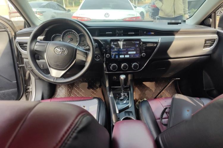 Used Toyota Corolla 2017 1.2T CVT GL Center Console