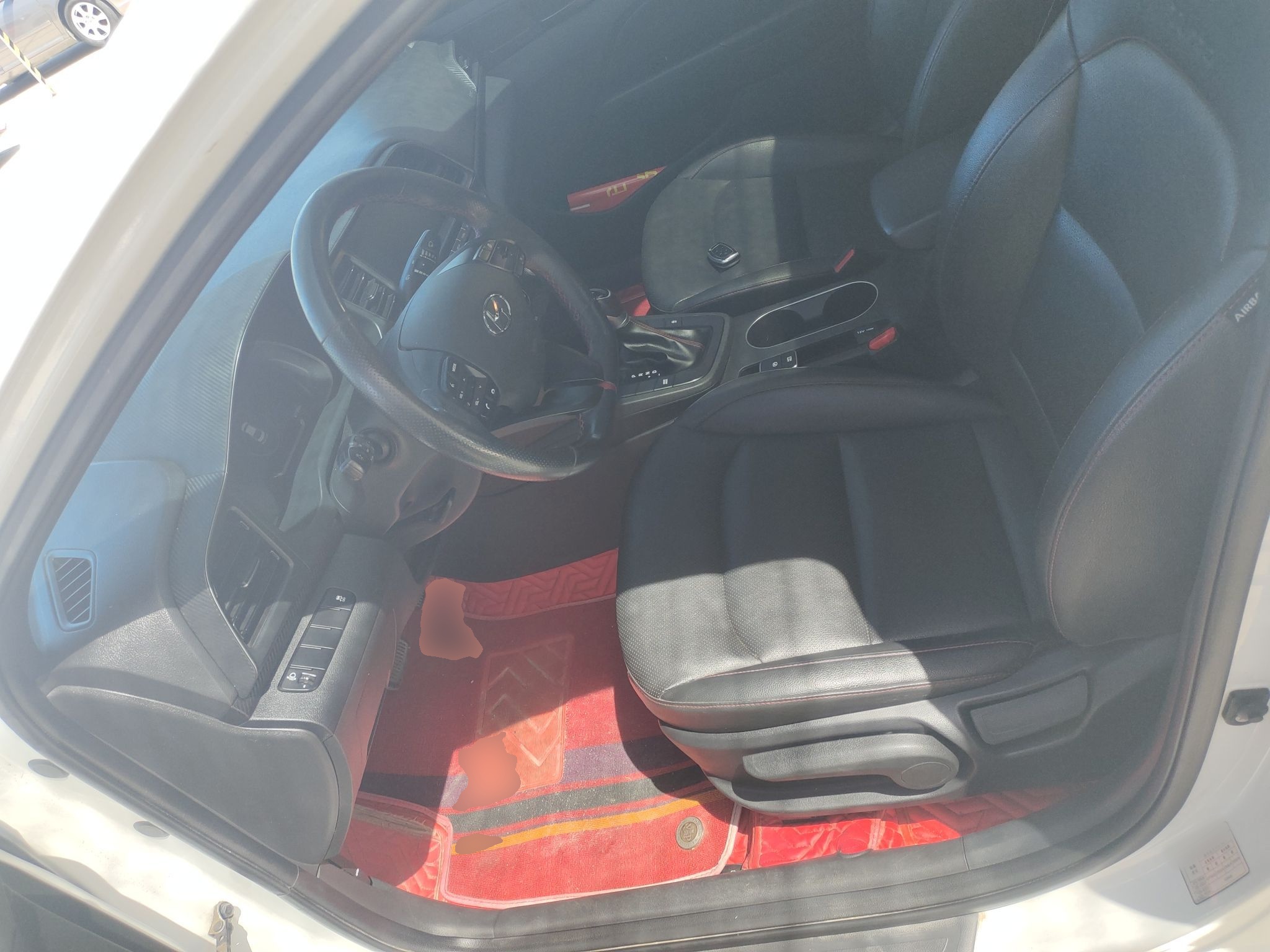 Переднее сиденье в автомобиле