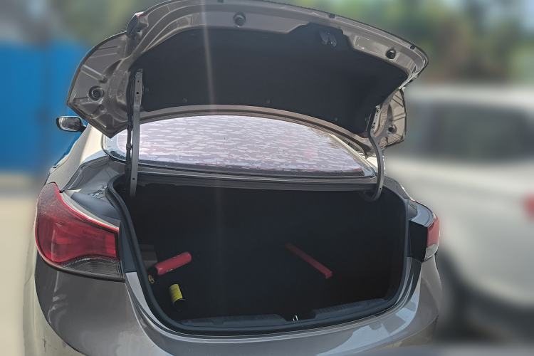 Used Hyundai Elantra (5th Generation / Langdong) 2016 1.6L Automatic Smart Version
