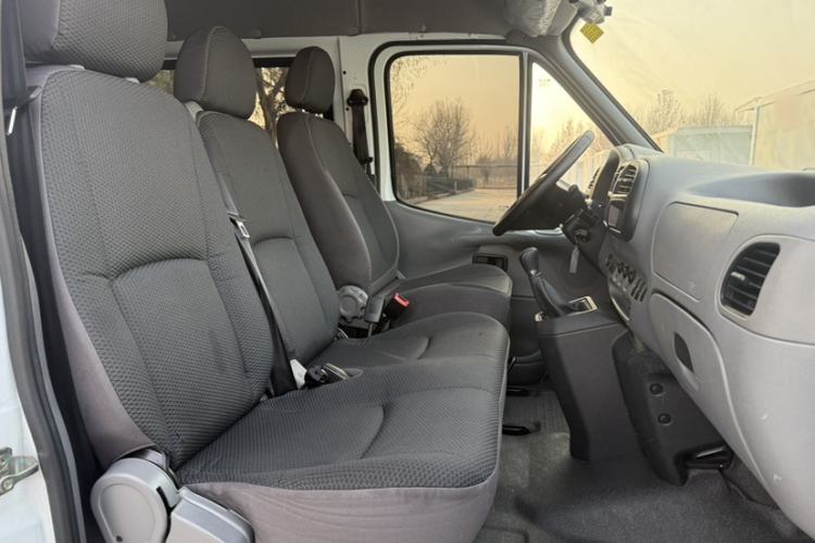 Used JMC Transit 2019 2.8T Commercial Version Short Wheelbase Mid-Roof 6-Seater China VI JX493 Right Front Seat