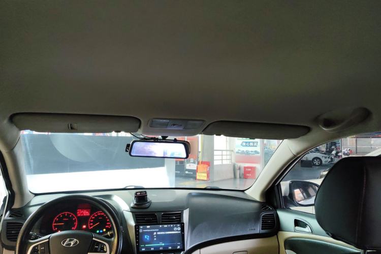 Used Hyundai Verna (older generation) 2016 1.4L Automatic Smart GLS Headliner