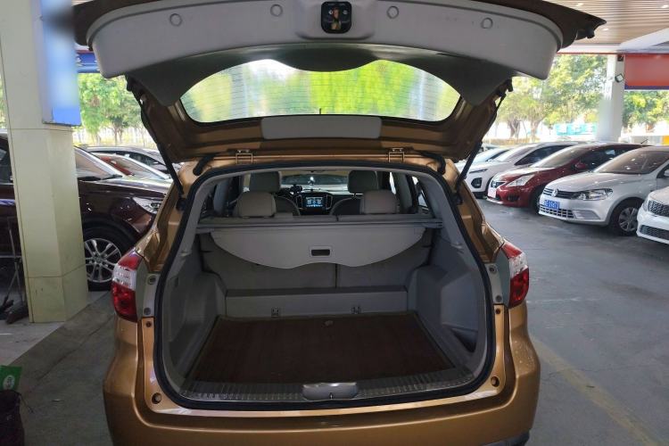 Used Venucia T70 2015 2.0L CVT Smart Edition
