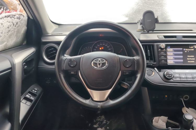 Used Toyota RAV4 2019 2.0L CVT Two-Wheel Drive Luxury Version China VI Standard