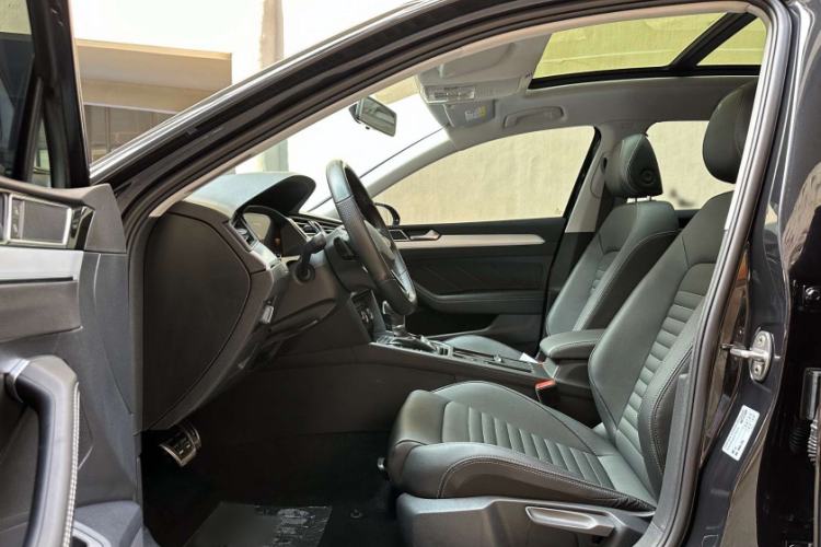 Used Volkswagen Magotan 2025 Zhongxiang Version 280TSI DSG Comfort Edition
