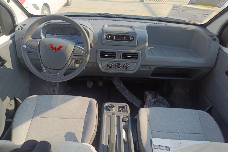 Used Wuling Yangguang 2025 Model 400km Bus Edition—Comfort Edition
