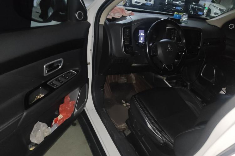 Used Mitsubishi Outlander 2019 2.0L Two-Wheel Drive Comfort Edition 5 Seats China V Standard