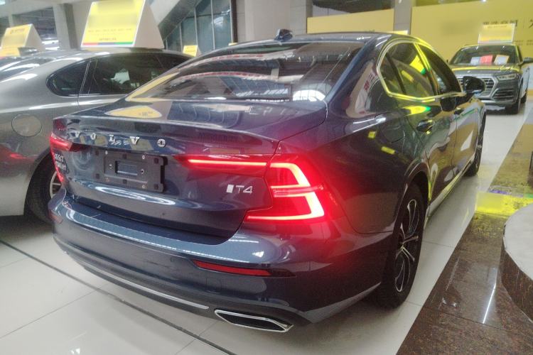 Used Volvo S60 2021 T4 Zhiyi Luxury Edition
