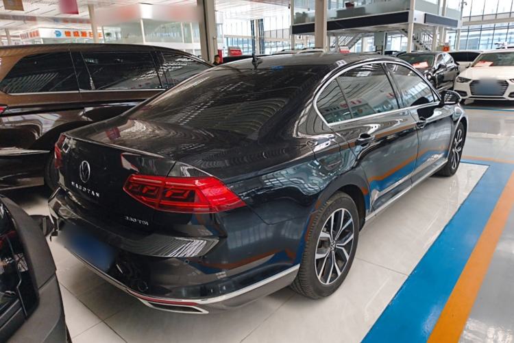 Used Volkswagen Magotan 2020 330TSI DSG Leading Model Rear Right 45 Deg