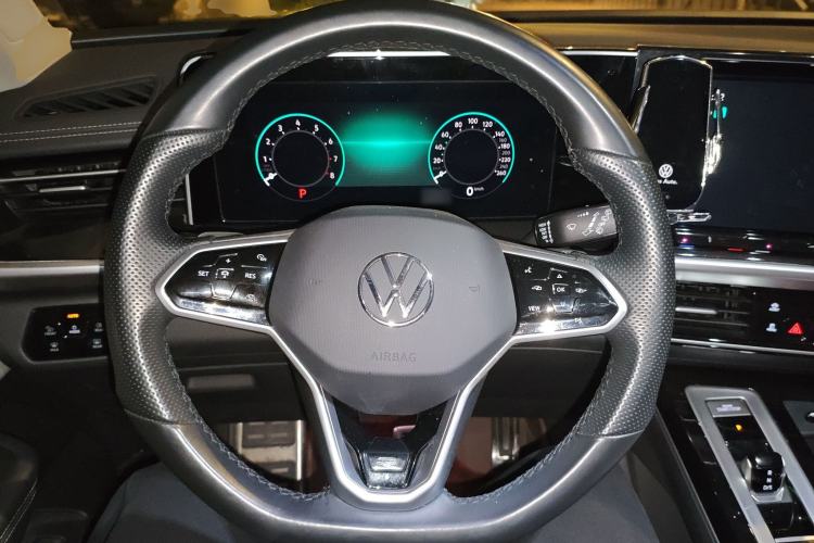 Used Volkswagen Tavendor 2024 380TSI All-Wheel Drive R-Line Cruise Edition Steering Wheel