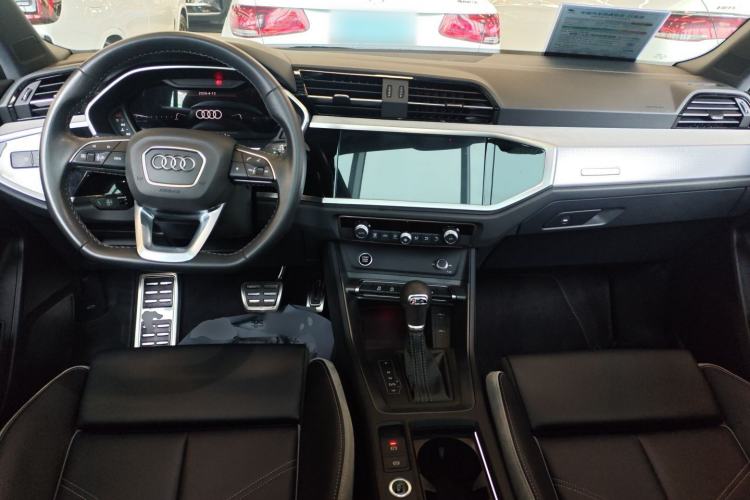 Used Audi Q3 2024 35 TFSI Fashion Dynamic Edition Center Console