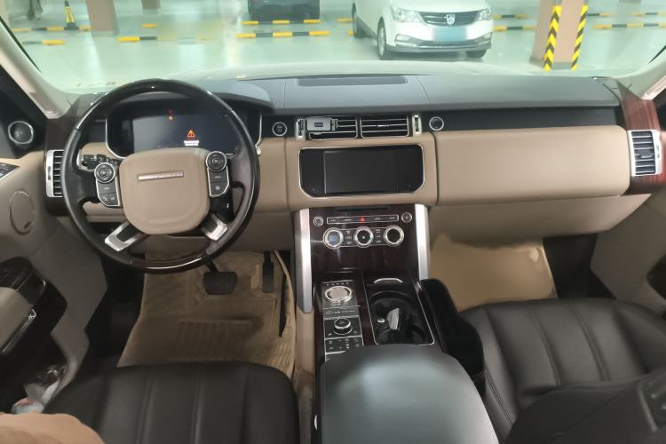 Used Land Rover Range 2016 3.0 SC V6 Vogue Extended Version Interior 2