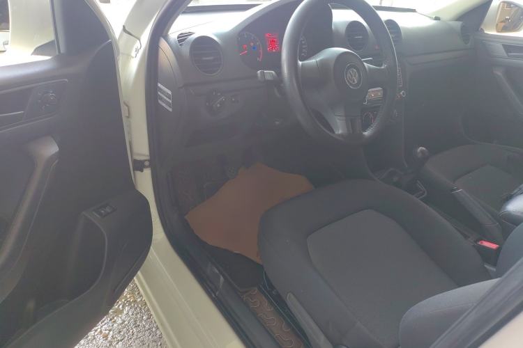 Used Volkswagen Jetta 2015 Value Edition 1.6L Manual Fashionable Style Driver Seat