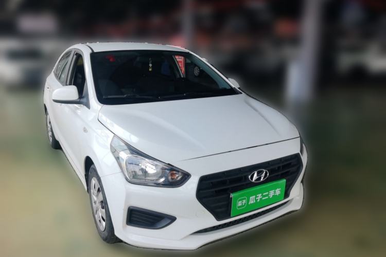 Used Hyundai Verna (older generation) 2020 1.4L Manual GL Refreshed Edition Front Right 45 Deg