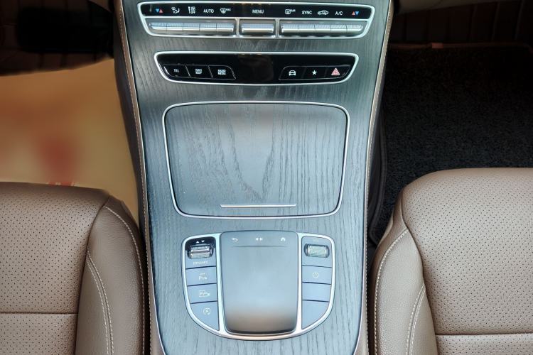 Used Mercedes-Benz E-Class 2022 E 300 L Sporty and Stylish Model Interior 7