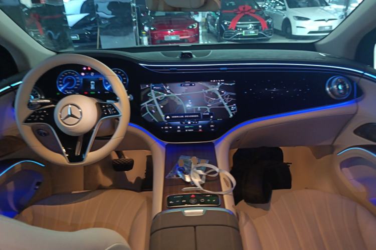 Used Mercedes-Benz EQS SUV 2023 450 4MATIC Pioneer Edition Center Console