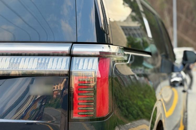 Used Zeekr 009 2022 WE Edition Exterior 9