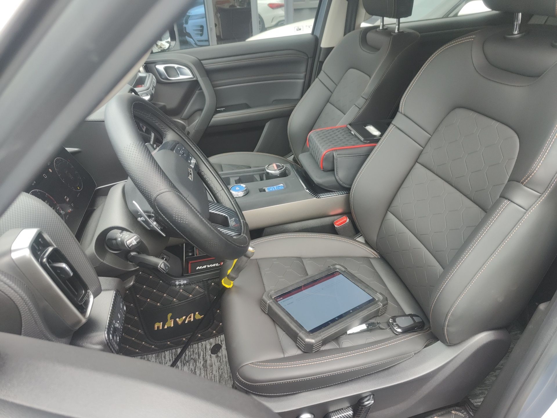 المقاعد الأمامية داخل السيارة